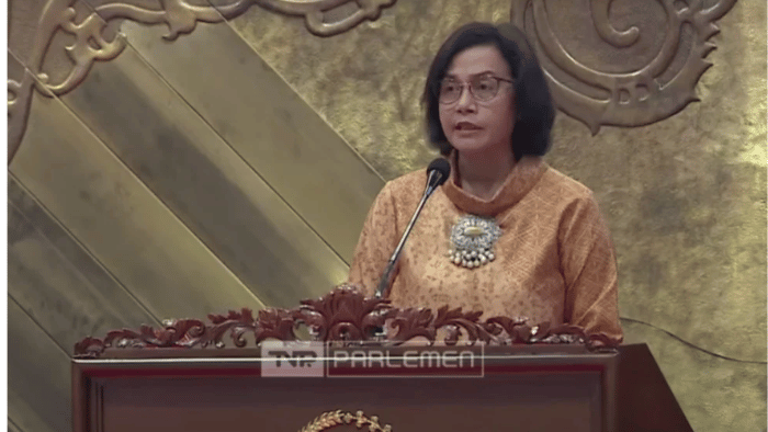 Menkeu Sri Mulyani menyampaikan kerangka ekonomi makro dan pokok-pokok kebijakan fiskal (KEM-PPKF) untuk tahun anggaran 2025 di rapat paripurna DPR RI, Senin (20/5/2024). Foto: bisnis.com (tangkapan layar)