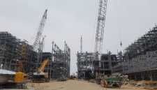 Progres konstruksi smelter konsentrat tembaga PT Freeport Indonesia di Kawasan Ekonomi Khusus (KEK) JIIPE, Gresik, Jawa Timur. Foto: bisnis.com